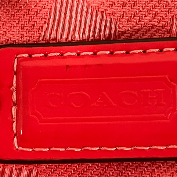 Pink Coach crossbody bag - Picture 4 of 11